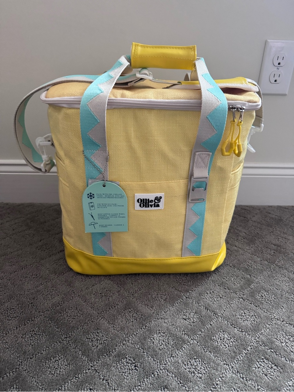 NEW Ollie & Olivia Light Yellow Insulated Tote Bag